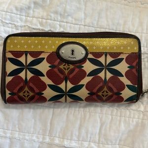 Fossil wallet, red/ pink flower pattern with green fabric design inside